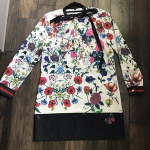 Floral dress with tie neck and ruffles - EUC